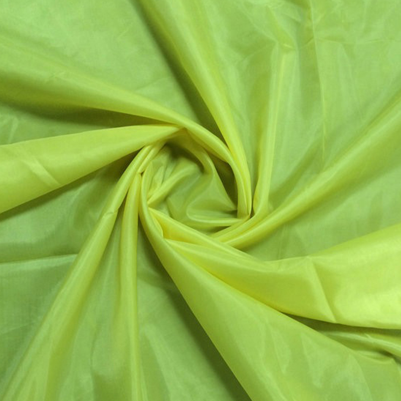 Hladká chrumkavá polyesterová podšívka Taffeta